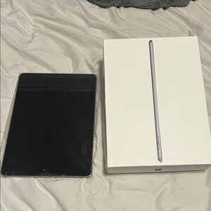 Apple iPad - Sleek Black Design 6gen 32 gigabyte